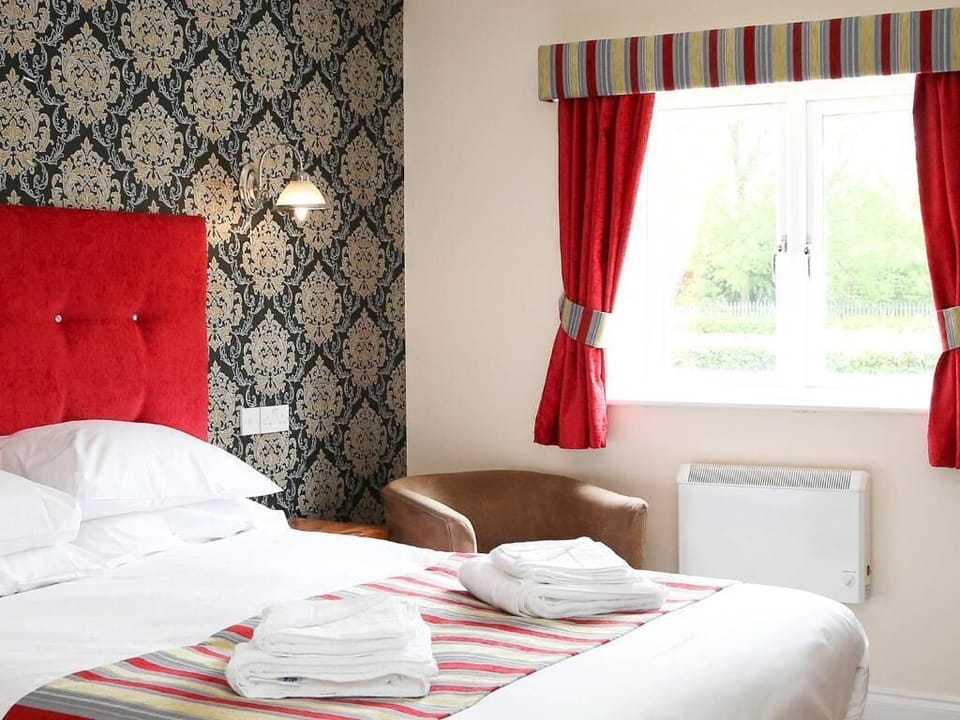 Standard Double Room | Iron/ironing board, free WiFi, bed sheets, wheelchair access