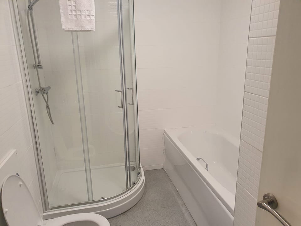 Family Room | Bathroom | Shower, towels