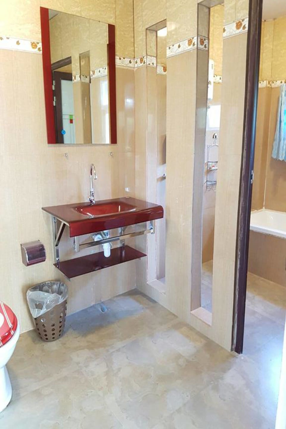 Standard Double Room | Bathroom | Shower, free toiletries, towels