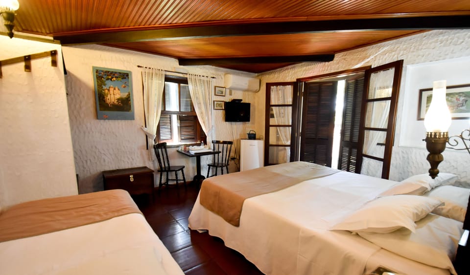 Standard Triple Room | Minibar, desk, bed sheets