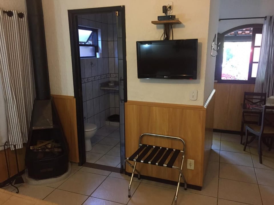 Chalet | Bathroom | Shower, rainfall showerhead, hair dryer, towels