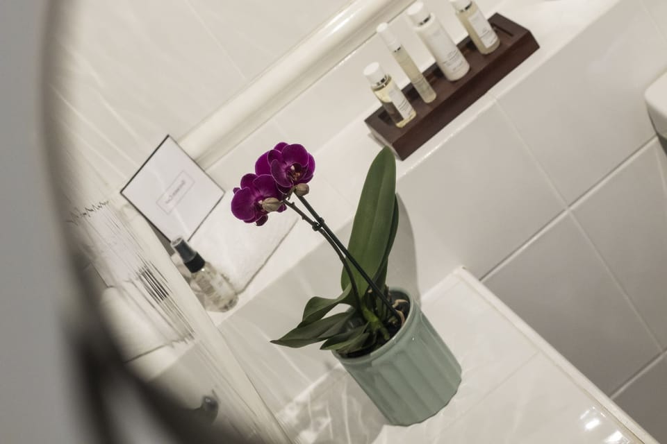 Double Room, Sea View | Bathroom | Shower, free toiletries, slippers, towels