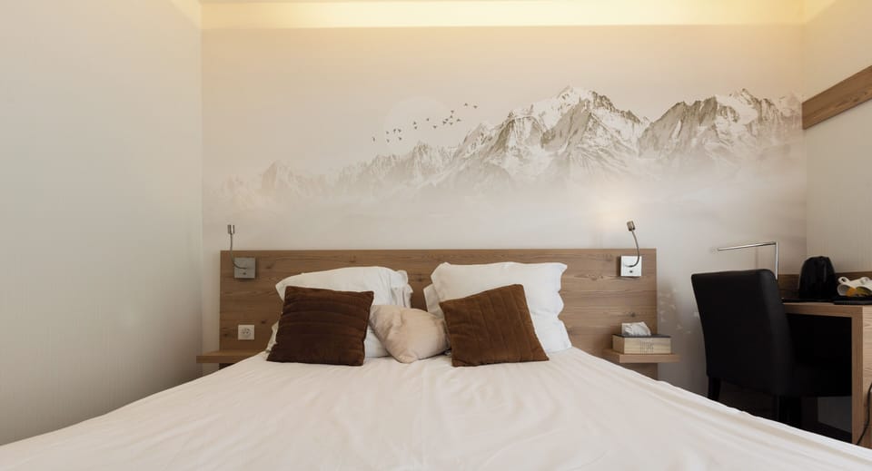 Classic Room | Premium bedding, desk, free WiFi, bed sheets