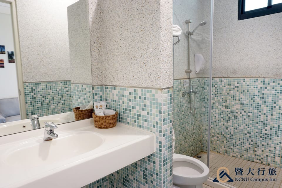 Standard Double Room | Bathroom | Shower, hair dryer, slippers, towels