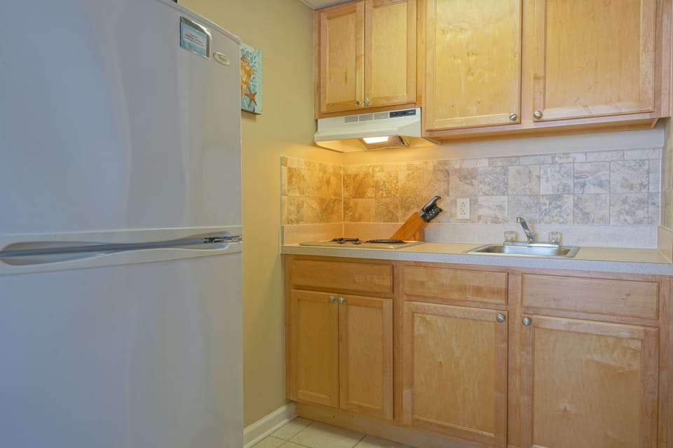 Fridge, microwave, coffee/tea maker, cookware/dishes/utensils