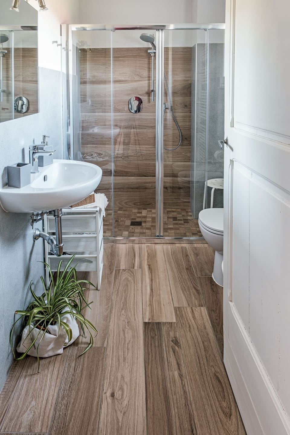 Deluxe Double Room, 1 Bedroom, Garden Area | Bathroom shower