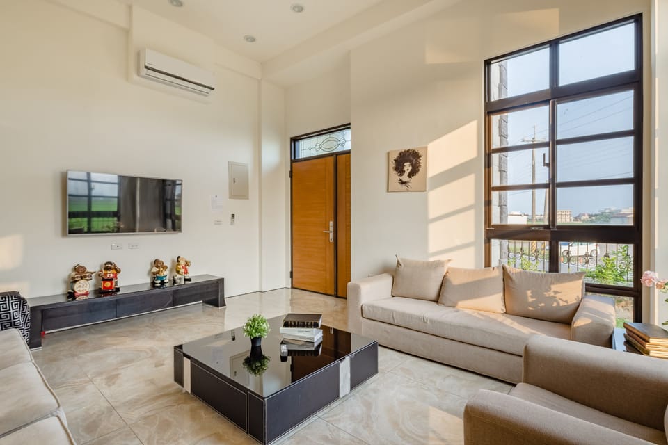 Villa | Blackout drapes, soundproofing, free WiFi, bed sheets