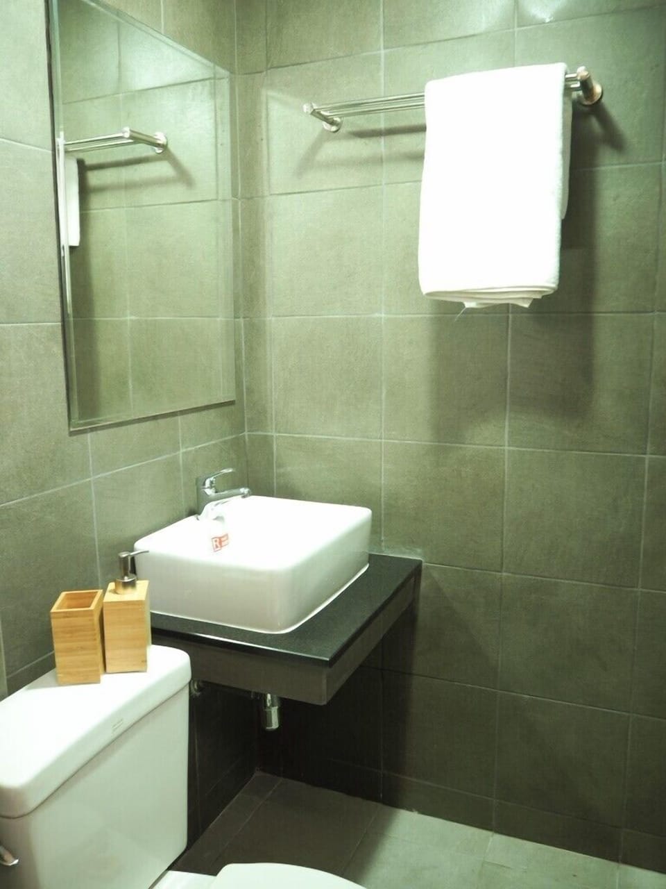 Premier King | Bathroom | Shower, free toiletries, bidet, towels