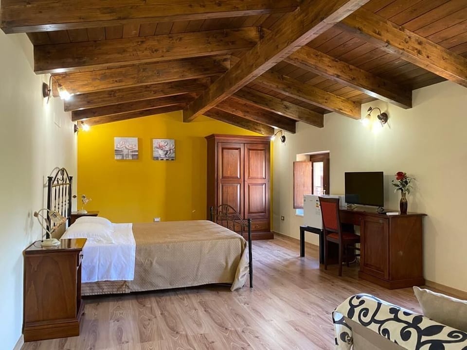 Junior Suite | Premium bedding, desk, soundproofing, cribs (surcharge)