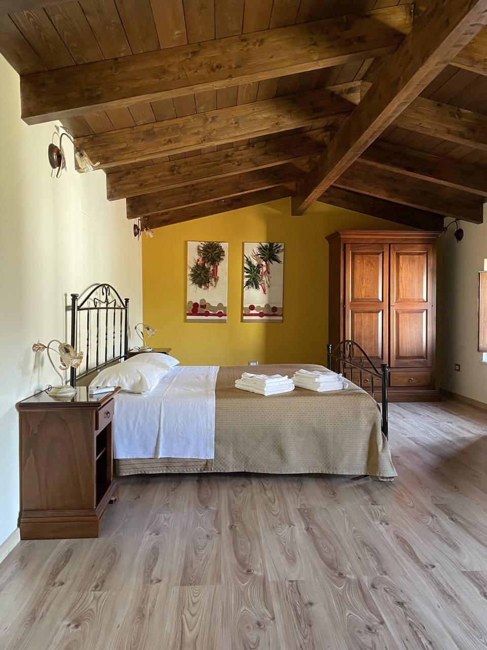 Junior Suite | Premium bedding, desk, soundproofing, cribs (surcharge)