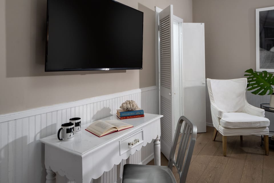 Standard Room, 1 King Bed, Refrigerator, Ground Floor (Room 7) | Free WiFi, bed sheets