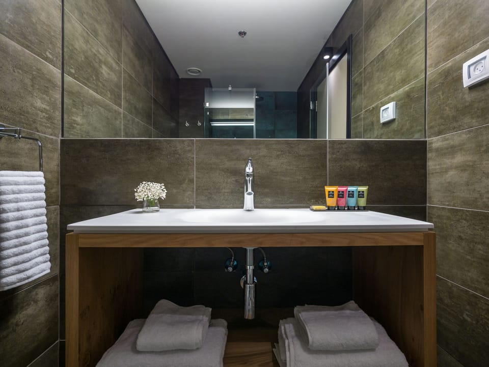 In-room safe, desk, blackout drapes, soundproofing