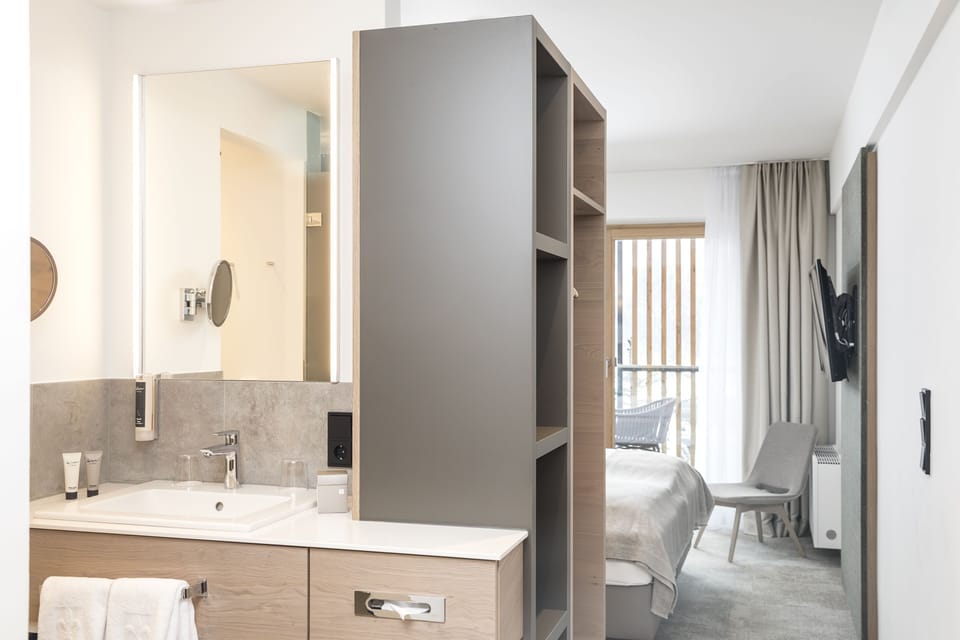 Standard Double or Twin Room, 1 Bedroom, Balcony, Mountain View | Bathroom | Free toiletries, hair dryer, bathrobes, slippers