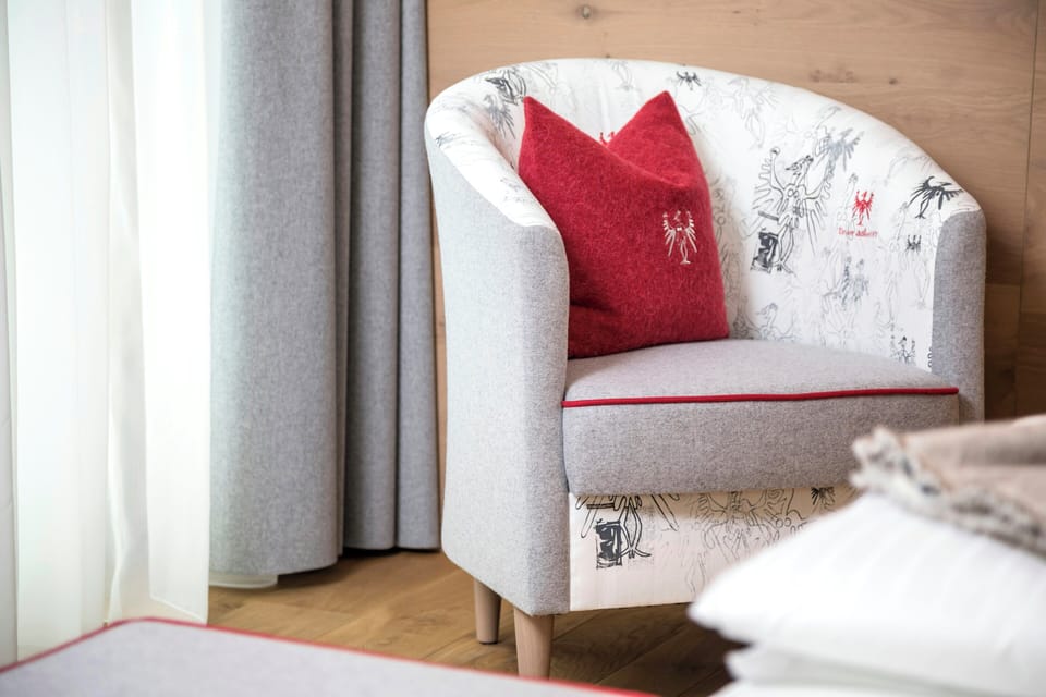 Hypo-allergenic bedding available, in-room safe, desk, blackout drapes
