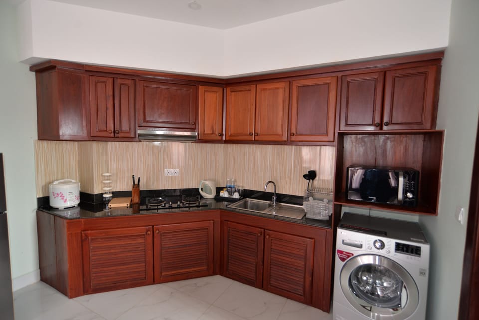 Fridge, microwave, stovetop, electric kettle