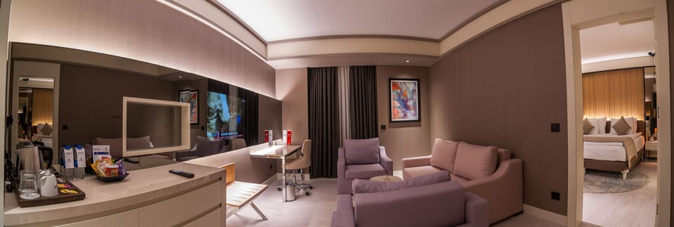 Executive Suite, 1 Bedroom | Living area | Flat-screen TV