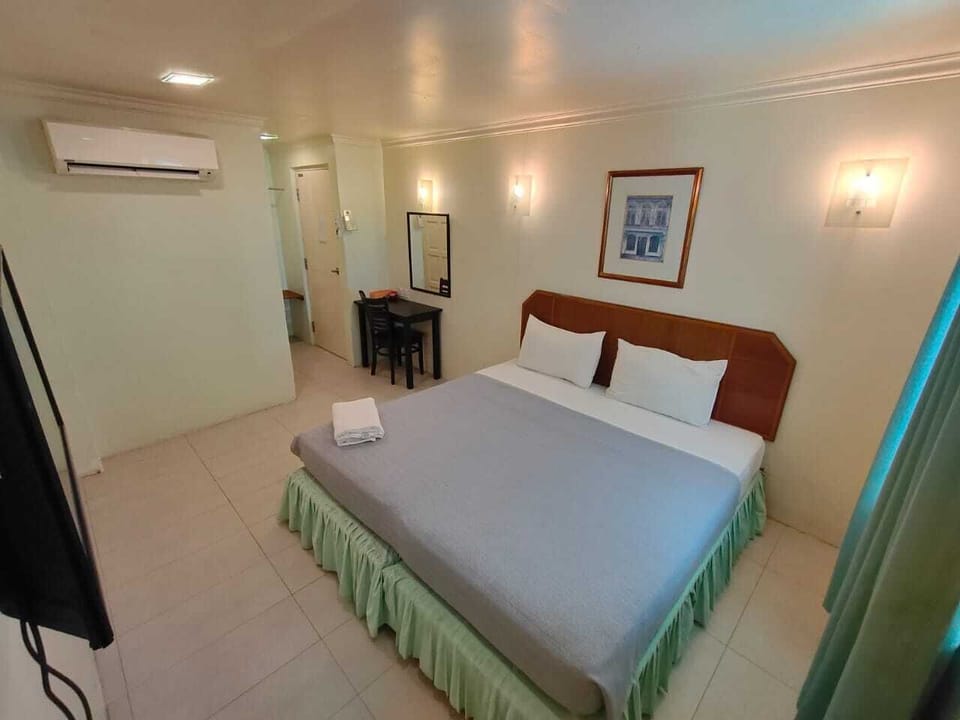 Superior Double Room | Individually furnished, desk, free WiFi, bed sheets