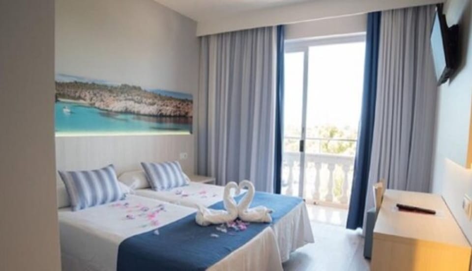 In-room safe, desk, laptop workspace, free WiFi