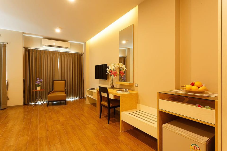 Minibar, in-room safe, desk, blackout drapes