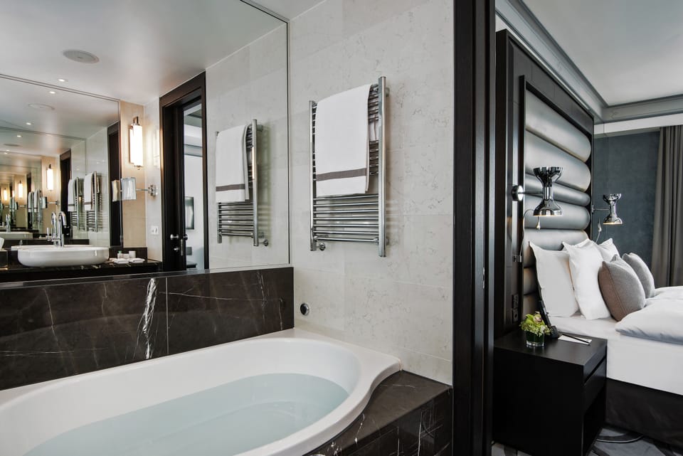 Executive Room, 1 King Bed, Terrace (SPA access) | Bathroom | Rainfall showerhead, free toiletries, hair dryer, slippers