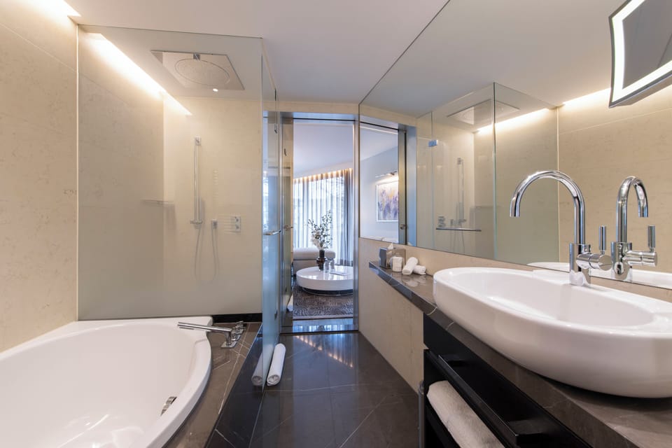 Junior Suite | Bathroom | Rainfall showerhead, free toiletries, hair dryer, slippers