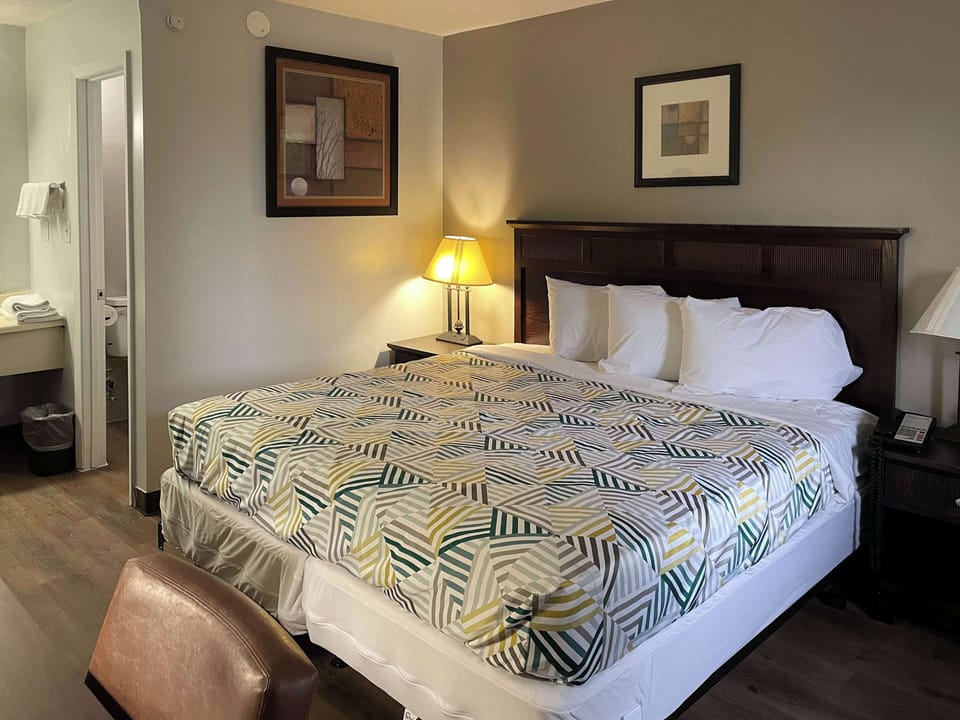 Desk, laptop workspace, free WiFi, bed sheets
