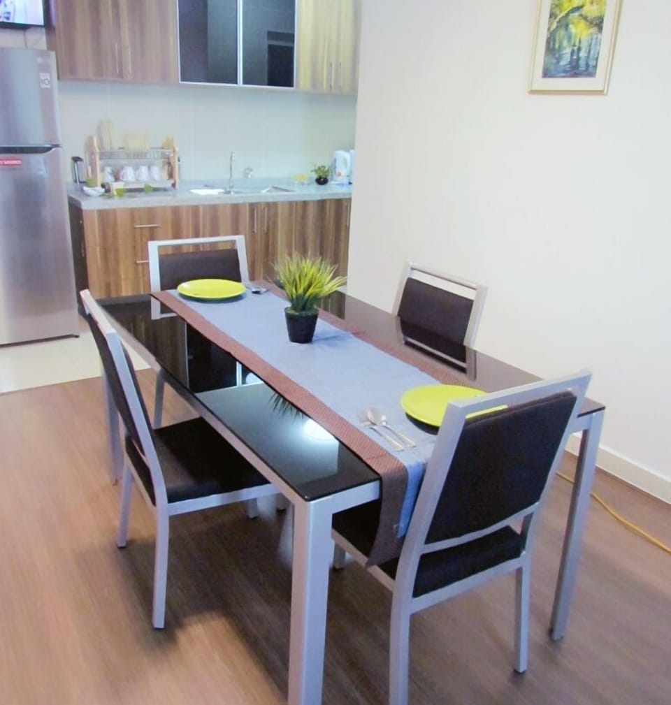Apartment, 3 Bedrooms | In-room dining