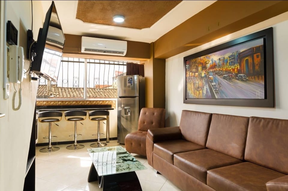 Romantic Apartment, 1 Bedroom, Hot Tub (1 Queen Bed) | Living room | 32-inch flat-screen TV with cable channels, TV