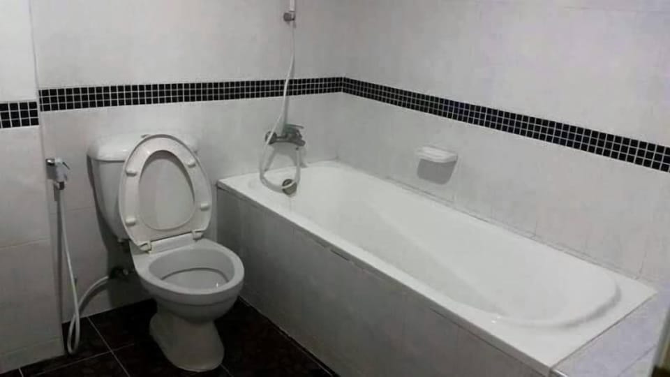 Free toiletries, bidet, towels
