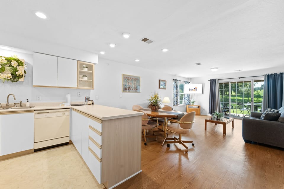Condo, 2 Bedrooms | Private kitchen | Full-size fridge, microwave, oven, stovetop