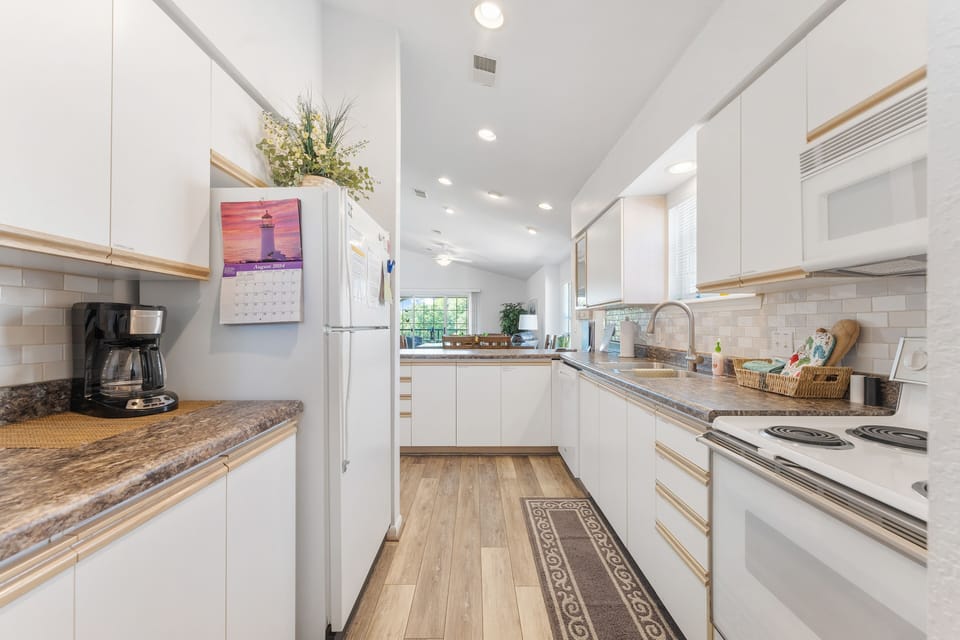 Condo, 2 Bedrooms | Private kitchen | Full-size fridge, microwave, oven, stovetop
