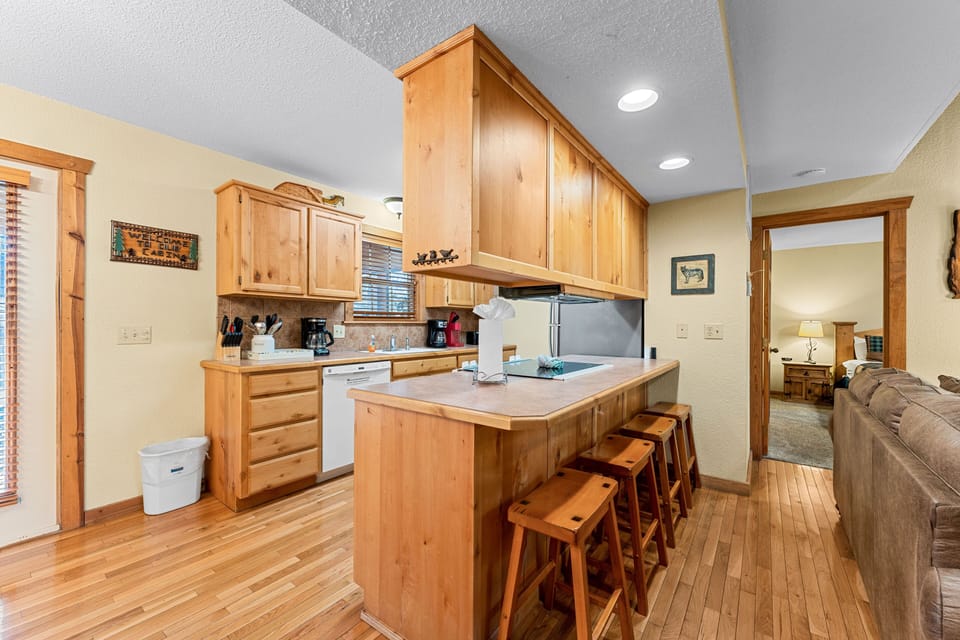 Cottage, 4 Bedrooms | Private kitchen | Full-size fridge, microwave, oven, dishwasher