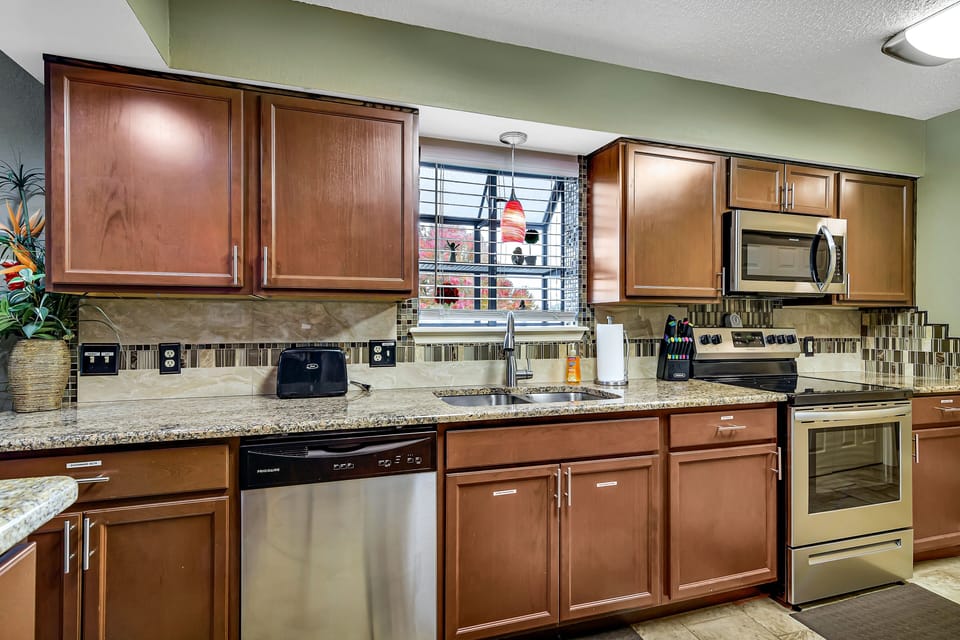 Condo, 2 Bedrooms | Private kitchen | Microwave, dishwasher, coffee/tea maker
