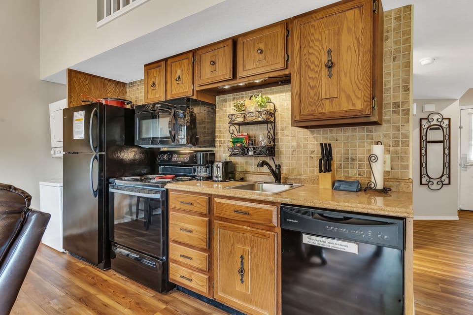 Condo, 2 Bedrooms | Private kitchen | Fridge, microwave, oven, coffee/tea maker