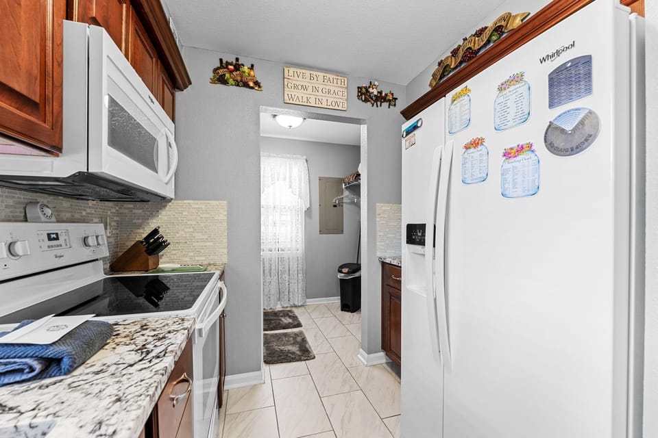 Condo, 2 Bedrooms | Private kitchen | Fridge, microwave, oven, coffee/tea maker