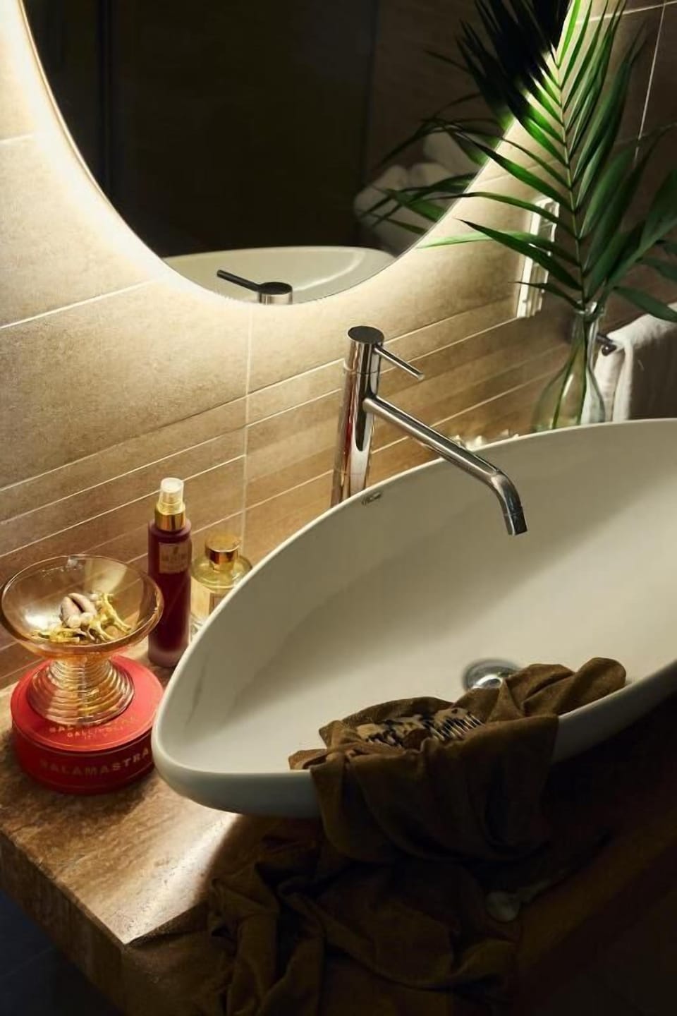 Classic Room | Bathroom | Shower, free toiletries, hair dryer, bidet
