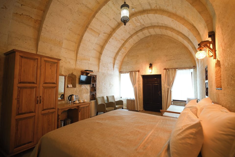 Deluxe Room | Premium bedding, in-room safe, desk, soundproofing