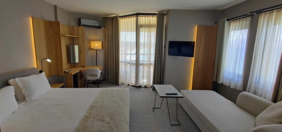 Deluxe Room, 1 Bedroom, Sea View, Corner | In-room safe, desk, laptop workspace, soundproofing