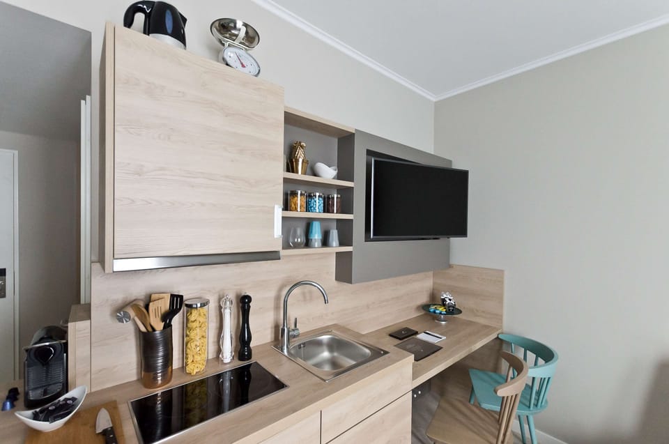 Superior Apartment, 1 Double Bed, Courtyard View (Superior Apartment) | Private kitchenette | Shared fridge, microwave, electric kettle