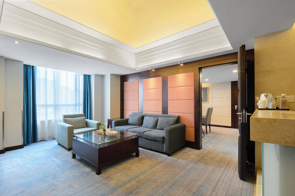 Executive Suite | Memory foam beds, free minibar, in-room safe, blackout drapes