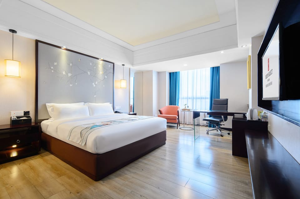 Exclusive Single Room | Memory foam beds, free minibar, in-room safe, blackout drapes