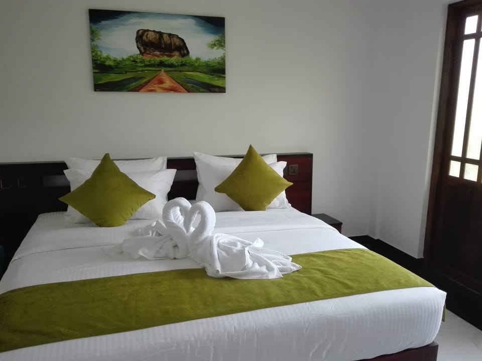 1 bedroom, premium bedding, desk, soundproofing