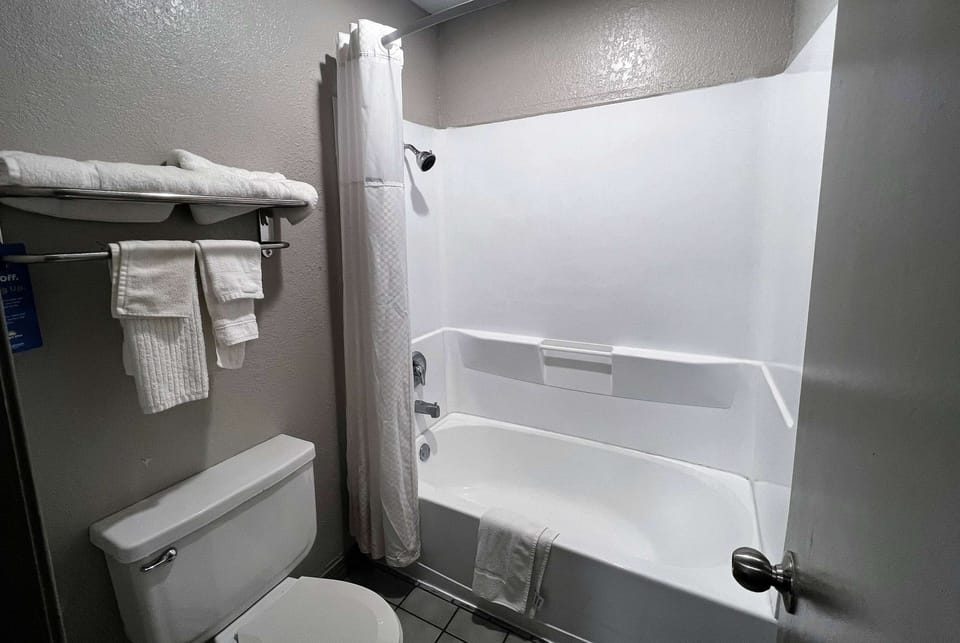 Days Inn by Wyndham Canton Motel in Canton