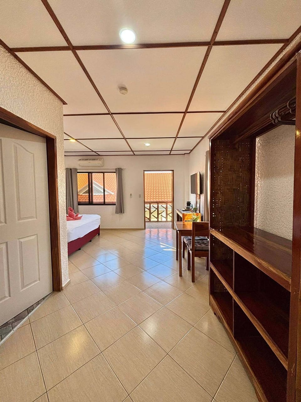 King Room | In-room safe, desk, free WiFi, bed sheets