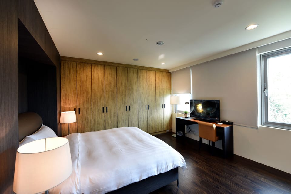 Deluxe Double Room | Minibar, desk, blackout drapes, soundproofing
