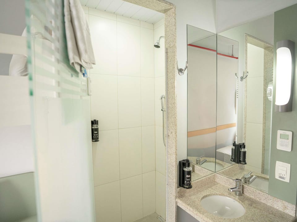 Superior Apartment, 1 Double Bed | Desk, blackout drapes, soundproofing, free cribs/infant beds