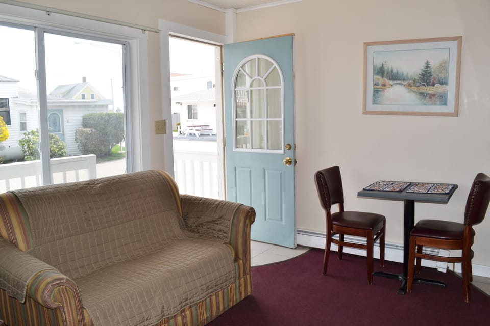 Basic Room (Pet Friendly) | Living area | 0-inch flat-screen TV with cable channels, TV