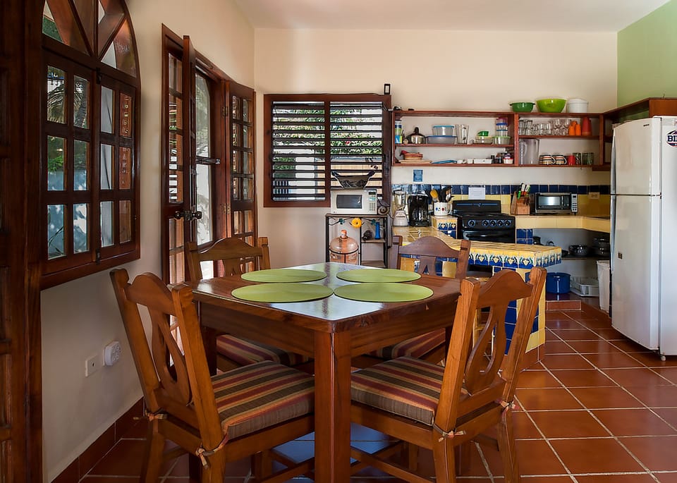 Deluxe House, 2 Bedrooms, Garden Area | In-room dining