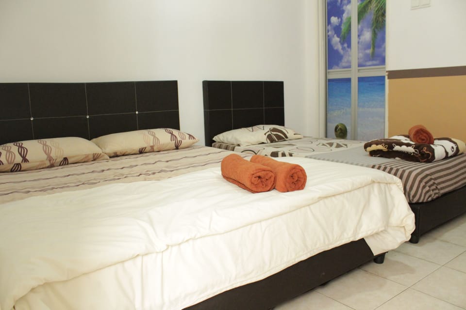 Comfort Cottage, Private Bathroom, Park View | Desk, iron/ironing board, free WiFi