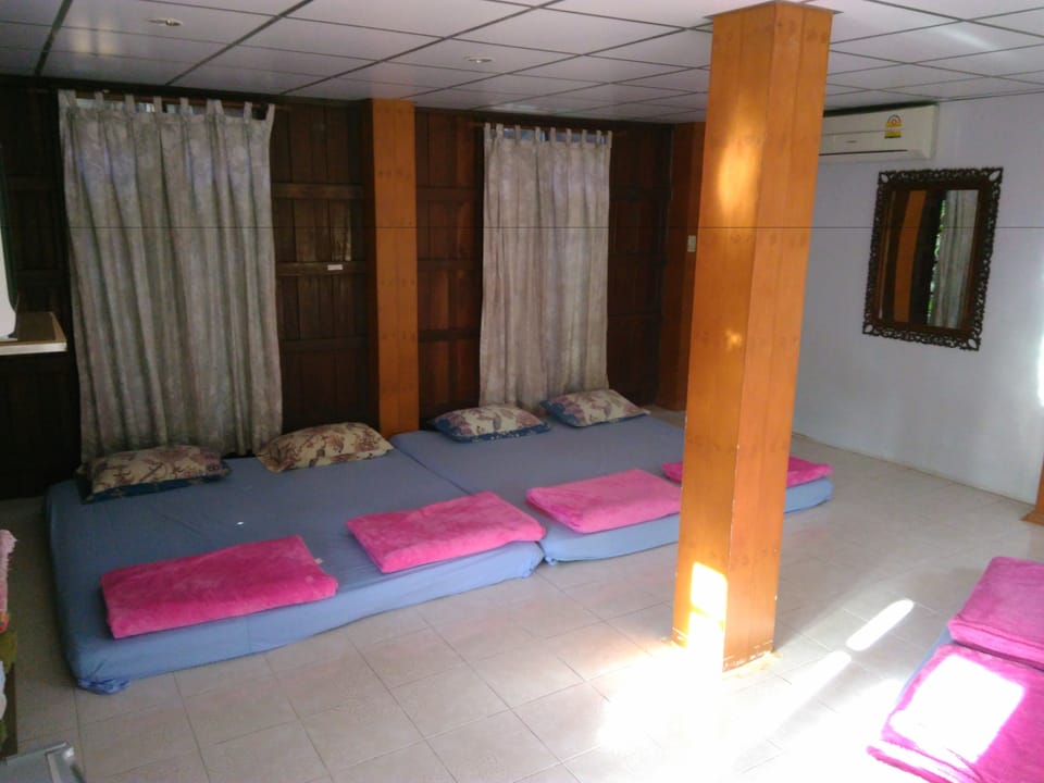 Family River View  | Desk, rollaway beds, free WiFi